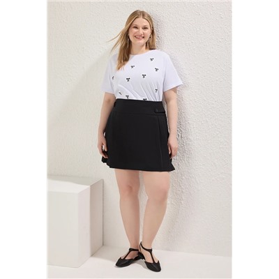 Beyaz Boyfriend Fiyonk Nakış Detaylı %100 Pamuk Örme Büyük Beden T-shirt TBBSS24BF00029
