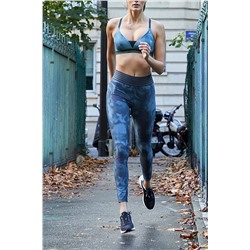 Charline Heather Celeste и спортивный бюстгальтер Petrol Blue