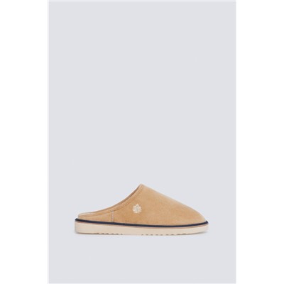 Zapatilla destalonada pelo