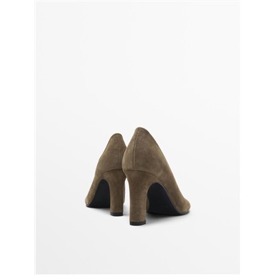 Split suede heeled shoes