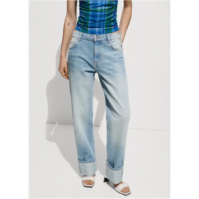 Jeans rectos bajo vuelto
