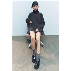 PATENT LOAFERS WITH TASSELS