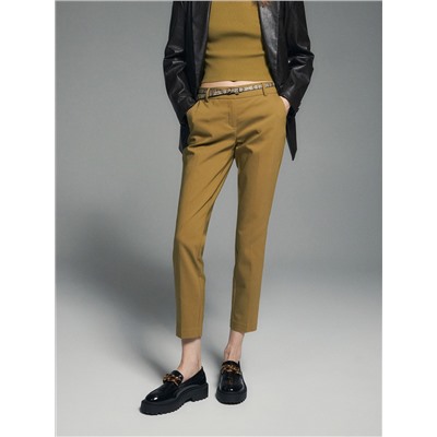 Zigarettenhose mit Gürtel