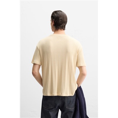 CAMISETA PLISADA CUELLO BOTONES