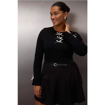 Siyah Fiyonk ve Cut Out Detaylı Bisiklet Yaka Slim/Vücuda Oturan Örme Bluz TBBAW26AF00023