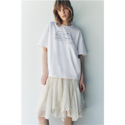 T-SHIRT WITH CONTRAST SLOGAN