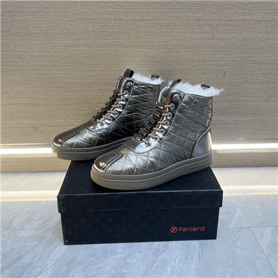 Женские зимние ботинки