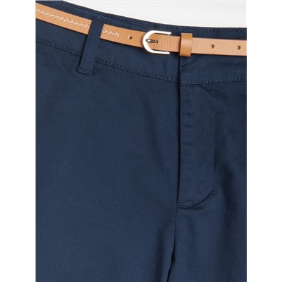 Chinohose mit Gürtel