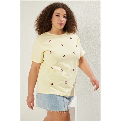 Sarı Boyfriend Çiçek Nakış Detaylı %100 Pamuk Örme Büyük Beden T-shirt TBBSS24BF00029