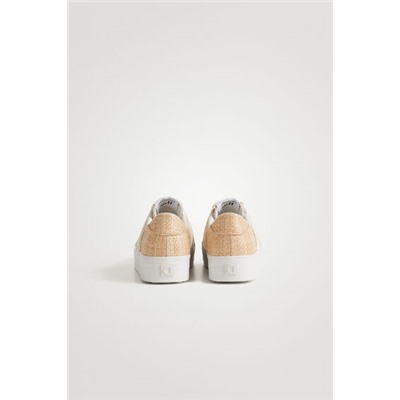 Zapatilla de fibras naturales