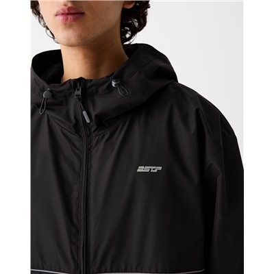 Lightweight hooded jacket