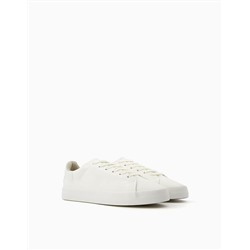 Men’s monochrome trainers.
