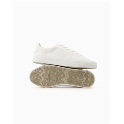 Men’s monochrome trainers.