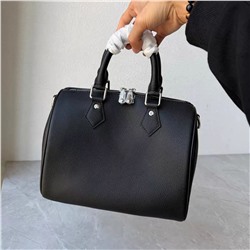 Вместительная женская кожаная сумка