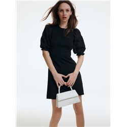 Kleid mit hohem Viskoseanteil
