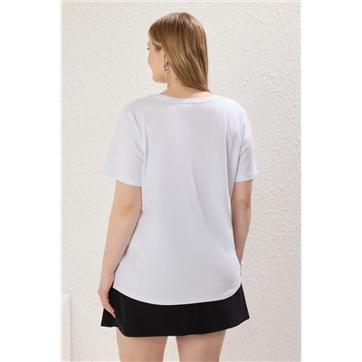 Beyaz Boyfriend Fiyonk Nakış Detaylı %100 Pamuk Örme Büyük Beden T-shirt TBBSS24BF00029
