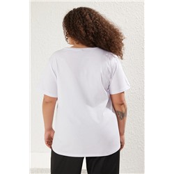 Beyaz Geniş Kalıp Nakış Detaylı Örme Büyük Beden T-Shirt TBBSS22BF00002