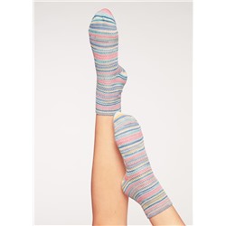 Mehrfarbige kurze Socken in Häkeloptik
