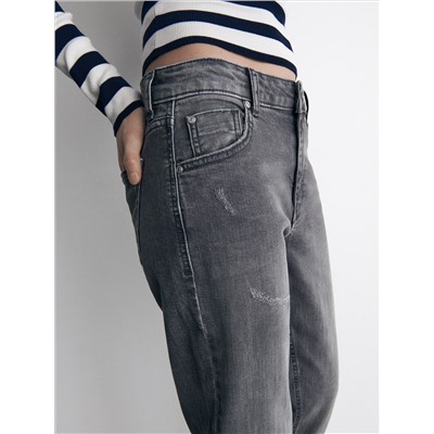 Stretch-Jeans im Boyfriend-Fit