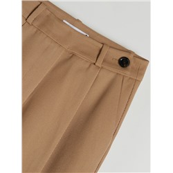 Hose mit Bügelfalten