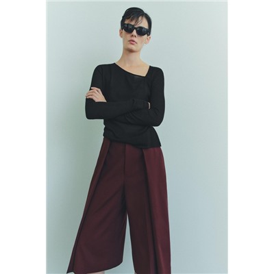 KNIT TOP WITH GATHERED SIDES