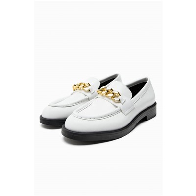 LEATHER LOAFERS WITH CHAIN DETAIL