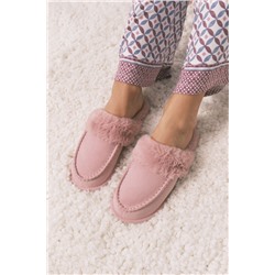 Conjunto de zapatillas, pantalón y camiseta