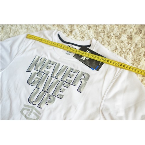 Футболка TAPOUT с надписью "NEVER GIVE UP " из AEROPOSTALE США  размер S