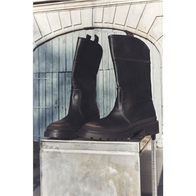 FEW ITEMS LEFT FLAT BOOTS WITH RUBBERISED SOLE
