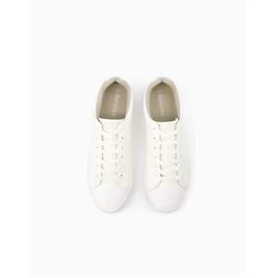 Men’s monochrome trainers.