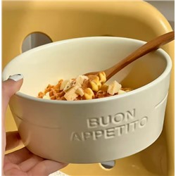 Фарфоровая миска с деревянной ложкой