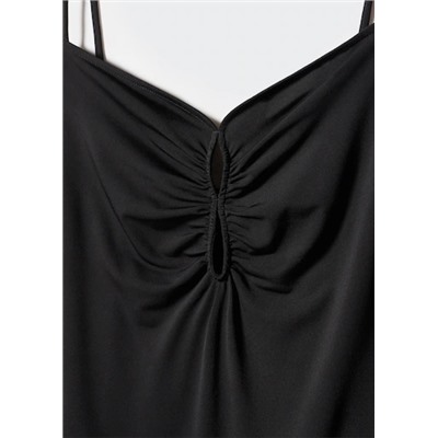 Vestido detalles fruncidos abertura