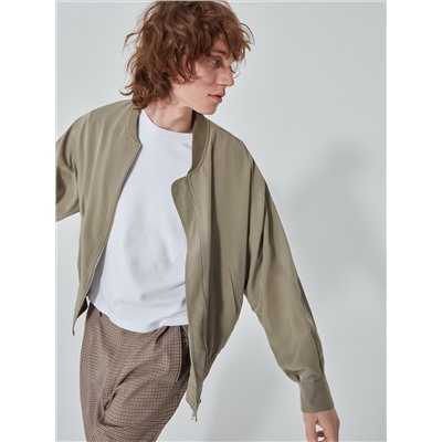 Bomberjacke mit Stickereidetail