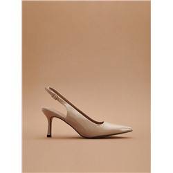 Pumps aus Lackmaterial
