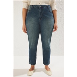 Koyu Mavi Yüksek Bel Comfort Eskitme Yıkamalı Mom Fit Büyük Beden Jeans TBBSS25CJ00004