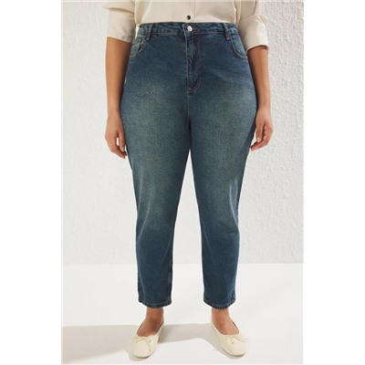 Koyu Mavi Yüksek Bel Comfort Eskitme Yıkamalı Mom Fit Büyük Beden Jeans TBBSS25CJ00004
