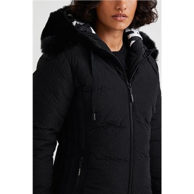 Chaqueta slim acolchada capucha
