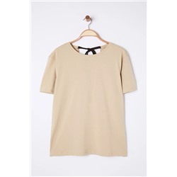 Bej Regular Fit Sırtı Bağlama/Fiyonk Detaylı Örme Büyük Beden T-shirt TBBSS25BF00000