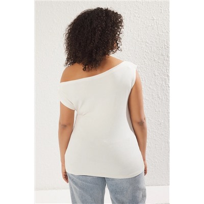 Ekru Çizgili Premium Yumuşak Kumaşlı Fitted Kayık/Madonna Yaka Esnek Örme Bluz TBBSS25AF00029