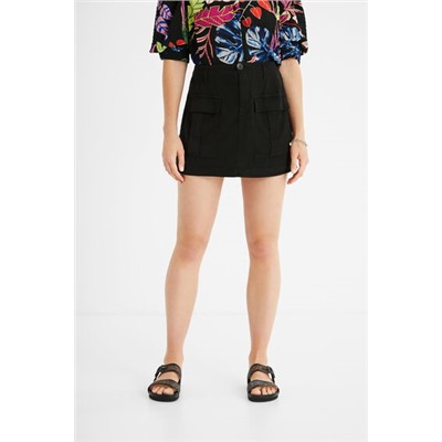 Falda corta slim bolsillos