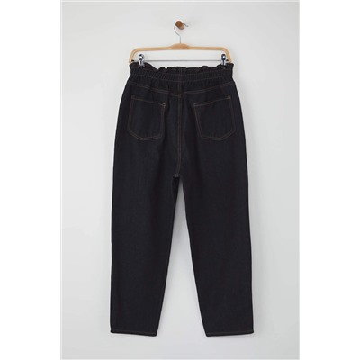 Koyu Mavi Yüksek Bel Beli Lastikli Büyük Beden Mom Jeans TBBAW23JE00002