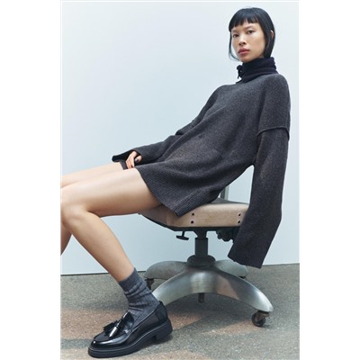 PATENT LOAFERS WITH TASSELS