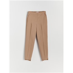 Hose mit Bügelfalten