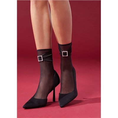 Kurze Socken aus Tüll mit Strassschnalle