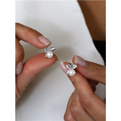 Серьги-пусеты из серебра с жемчугом Swarovski и фианитами родированные - Бантики 2-146р1001