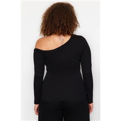 Siyah Fitted/Vücuda Oturan Omzu Açık Fitilli Pamuklu Esnek Örme Bluz TBBAW24AF00002