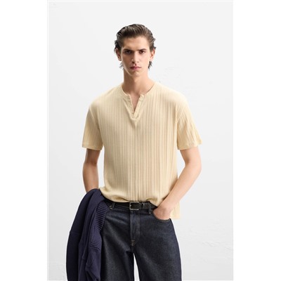 CAMISETA PLISADA CUELLO BOTONES