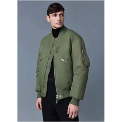 Mackag*e тонкая, но в тоже время тёплая пуховая мужская куртка , отшиты на фабрике из остатков оригинальных тканей бренда,(Цена на оф сайте выше 70 000 )
