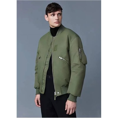 Mackag*e тонкая, но в тоже время тёплая пуховая мужская куртка , отшиты на фабрике из остатков оригинальных тканей бренда,(Цена на оф сайте выше 70 000 )