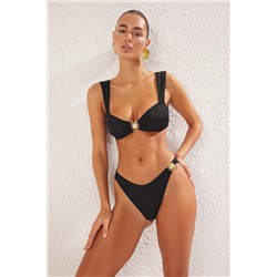 TRENDYOLMİLLA Siyah Premium Güneş Aksesuarlı Regular Bikini Takımı TBESS25BT00061